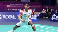Indonesia menyamakan skor 1-1 setelah pebulu tangkis tunggal putra Indonesia Alwi Farhan menang atas&nbsp;andalan Denmark Anders Antonsen&nbsp;di partai kedua laga Grup D Piala Sudirman 2025. Alwi menang 21-17, 15-21, dan 21-17 di Xiamen Fenghuang Gymnasium, Kamis (1/5). (foto: PBSI)