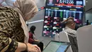 Sebanyak 11 saham melaju di zona hijau dan 586 saham di zona merah. Sedangkan 52 saham lainnya stagnan. (BAY ISMOYO/AFP)