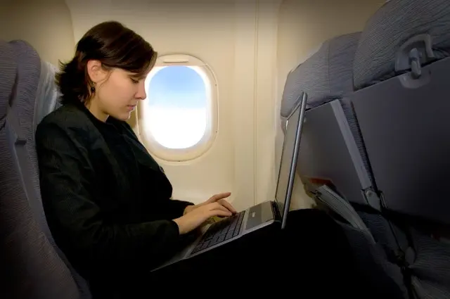 Ada beberapa maskapai yang menyediakan fasilitas wi-fi dalam pesawat mereka