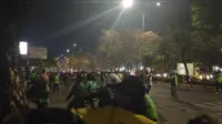 Demo Ricuh di Makassar, Massa Berjaket Ojol Kejar Mahasiswa hingga Masuk Kampus