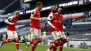 Penyerang Arsenal, Alexandre Lacazette (kedua kanan) berselebrasi usai mencetak gol ke gawang Tottenham Hotspur pada pertandingan lanjutan Liga Inggris di Stadion Tottenham Hotspur di London, Inggris, Minggu (12/7/2020). Tottenham menang tipis atas Arsenal 2-1. (Tim Goode/Pool via AP)