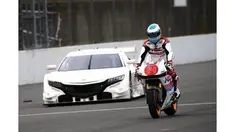 Fernando Alonso juara dunia Formula Satu ngebut dengan motor Honda RC213V yang menjadi tunggangan Marc Marquez di MotoGP musim 2012.
