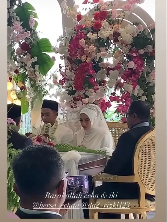 Setelah sekitar dua tahun menduda, Rizki DA kembali menikah. Potret Rizki saat momen akad nikah. [Instagram/ofc_k2rl_cikarangbekasi]