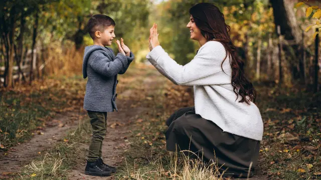 8 Kesalahan Pola Asuh pada Anak yang Diam-Diam Merusak Kepercayaan Diri