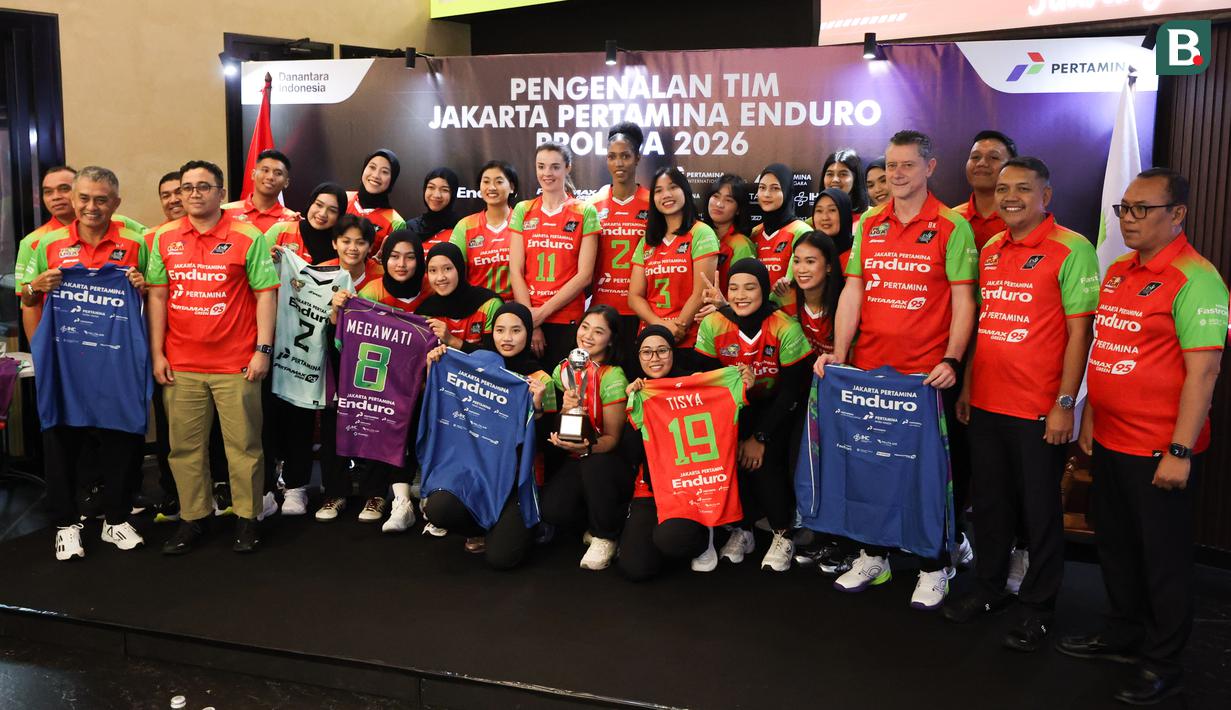 Pemain, pelatih, dan pengurus dari Jakarta Pertamina Enduro pada acara launching tim untuk kompetisi Proliga 2026 yang berlangsung di Enduro x Fastron Lounge, Gedung Oil Center, Thamrin, Jakarta Pusat pada Senin (05/01/2026).