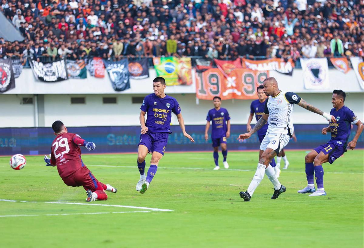 FOTO: Persija Bawa Pulang Tiga Poin dari Tangerang