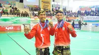 Pasangan DKI Jakarta Hendy dan  Yolla Primadona Jampil meraih medali emas cabang olahraga pencak silat ganda putra PON Jabar 2016 di GOR Lara Satria ITB, Jatinangor, Sumedang, Sabtu (24/9/2016). (istimewa)