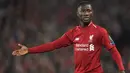 Gelandang asal Guinea, Naby Keita dilepas RB Leipzig ke Liverpool dengan nilai transfer 60 juta euro atau kini setara Rp1,03 triliun pada bursa transfer pemain musim 2018/2019. Pemain yang sebelumnya didatangkan RB Leipzig dari RB Salzburg tersebut saat ini tengah menjalani musim kedua bersama Werder Bremen. (AFP/Christof Stache)