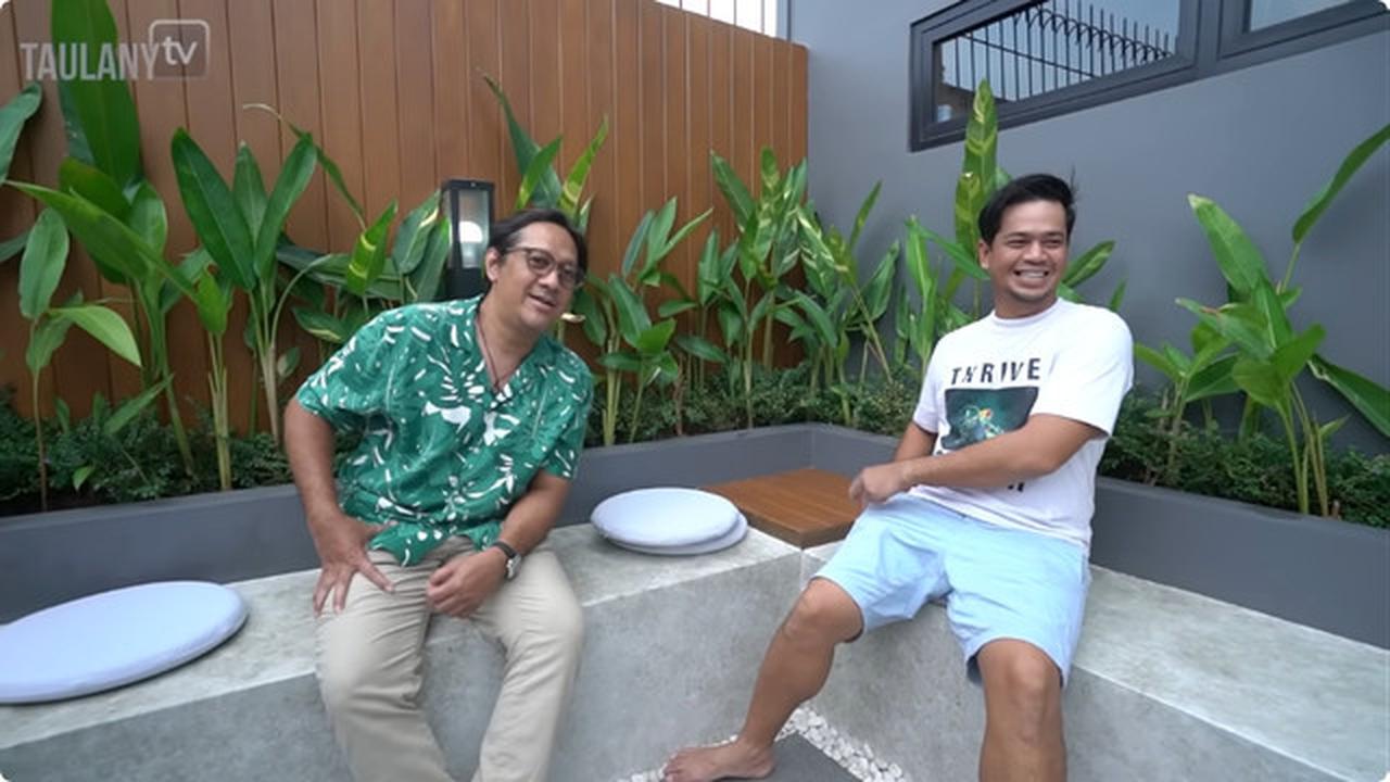 5 Potret Dapur Rumah Surya Insomnia yang Tersambung dengan Taman, Bikin Masak Makin Nyaman