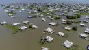 Pemandangan Nueva Venecia dari udara di Cienaga Grande de Santa Marta, Kolombia, 12 Oktober 2021. Cienaga Grande merupakan rawa terbesar di Kolombia antara Sungai Magdalena dan pegunungan Sierra Nevada de Santa Marta. (AP Photo/Fernando Vergara)