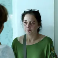 Roweina Umboh berembuk soal pemakaman James Sahertian. (Galih W. Satria/Bintang.com)