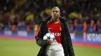 Kylian Mbappe menyumbang satu gol saat AS Monaco menang 3-1 atas Borussia Dortmund pada leg kedua perempat final Liga Champions di Stade Louis II, Kamis (20/4/2017) dinihari WIB. (AP Photo/Claude Paris)