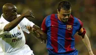 Luis Enrique saat masih berseragam Barcelona menghadapi Real Madrid di Santiago Bernabeu pada 19 April 2003. (AFP/PIERRE-PHILIPPE MARCOU)