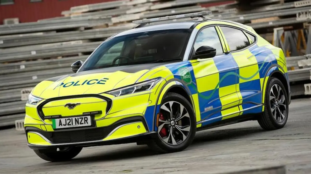Ford Mustang Mach-E diwacanakan akan jadi mobil polisi di Inggris (TopGear)