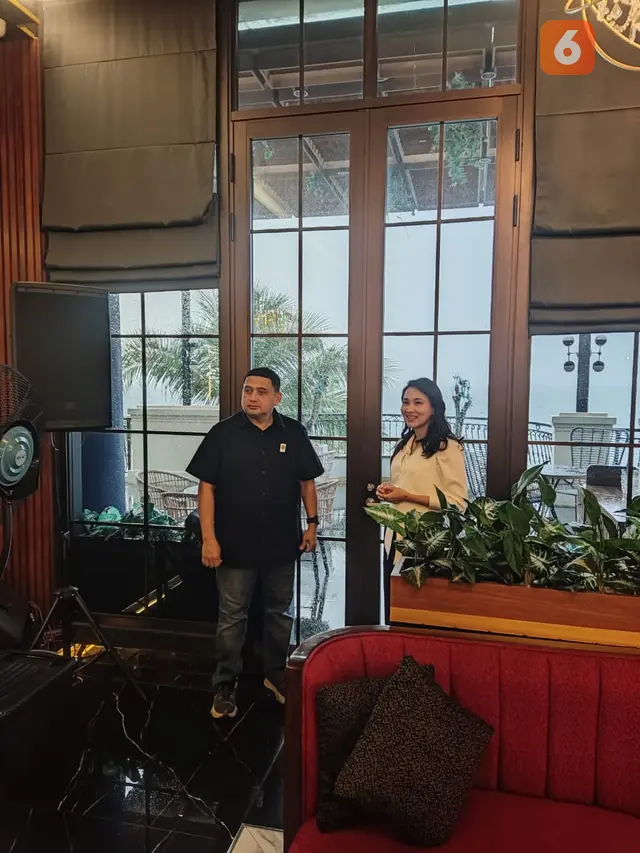 Sherly Tjoanda berbincang bersama Munafri Arifuddin (Liputan6.com/Fauzan)