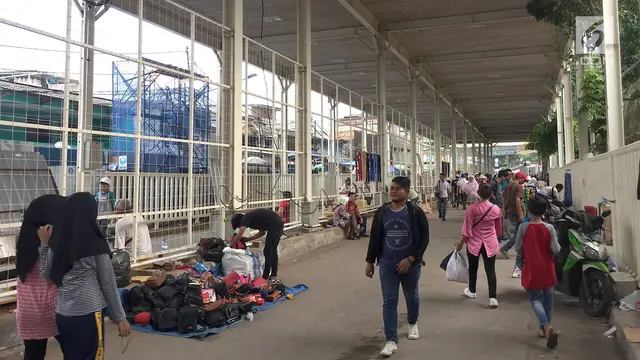 Pembangunan Skybridge Tanah Abang Molor, PKL Kembali Menjamur