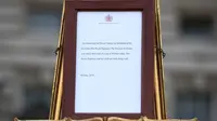 Pengumuman resmi kelahiran putra Meghan Markle dan Pangeran Harry di Buckingham Palace. (Yui Mok / POOL / AFP)
