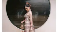 Cheongsam Ranty Maria di Acara Tea Pai, Burung Phoenix 3D Ikut Bergerak-gerak Saat Berjalan