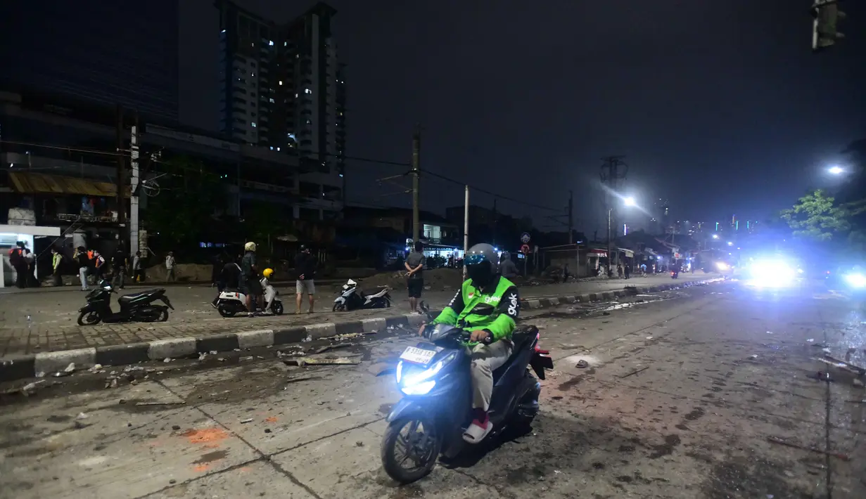 Mahasiswa menilai kenaikan tunjangan anggota DPR tidak menunjukkan rasa empati pada menurunnya kondisi ekonomi masyarakat yang ditandai lesunya daya beli dan badai Pemutusan Hubungan Kerja (PHK). (merdeka.com/Arie Basuki)