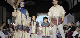 Zaskia Sungkar dan Irwansyah kenakan baju lebaran Klamby ekslusif di Mothercare. Dok. KANMO