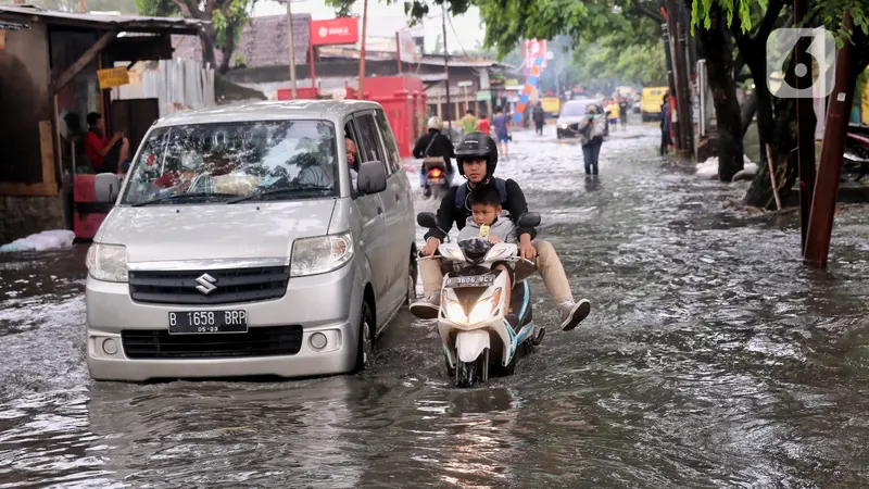Hujan Deras, Jalur Alternatif Penghubung Jakarta-Tangerang Terendam Banjir