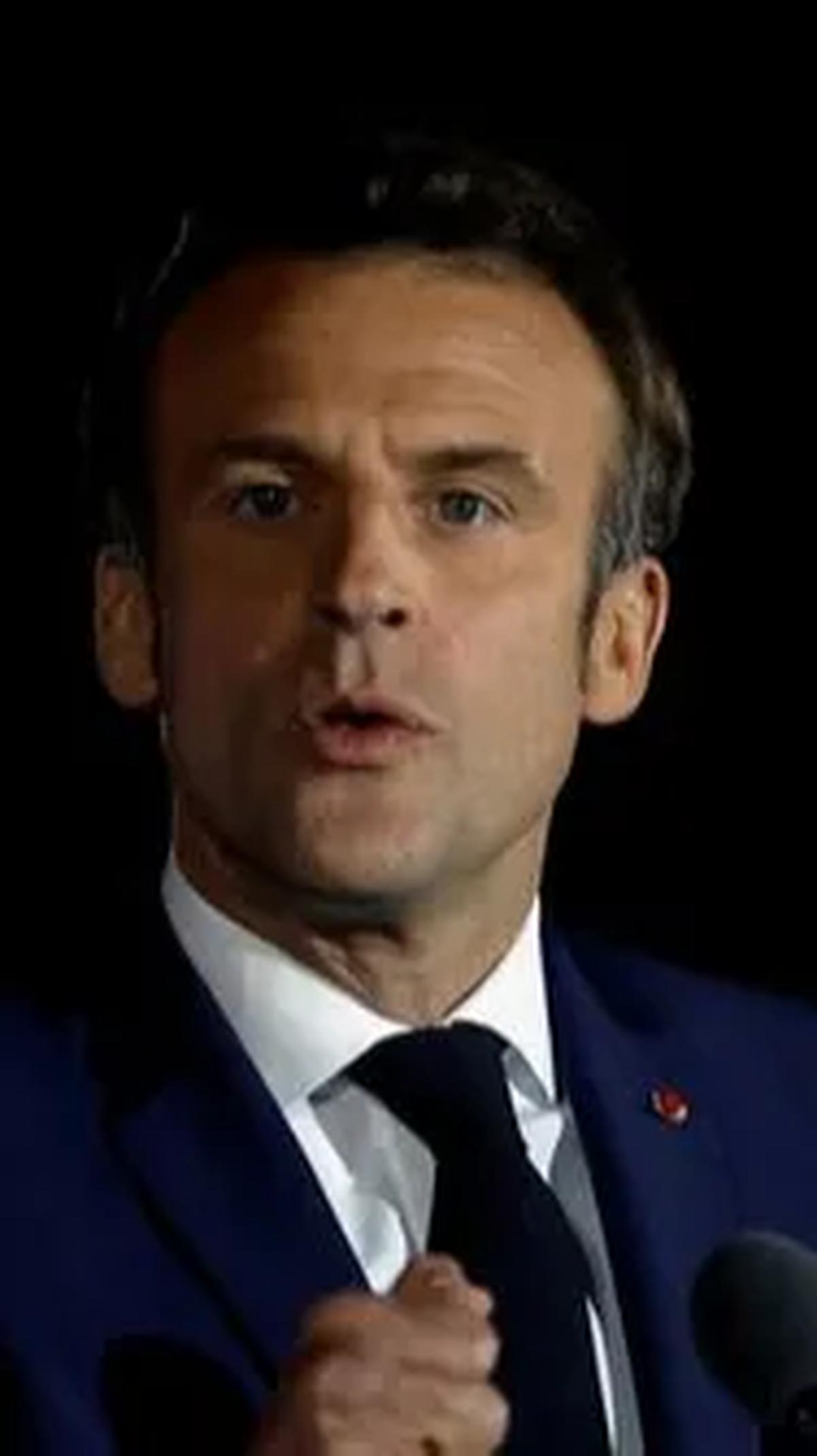 Pada Senin malam, Presiden Emmanuel Macron membela langkah kontroversial ini dengan mengatakan ada “minoritas” di Prancis yang membajak agama dan menentang Republik dan sekularisme.