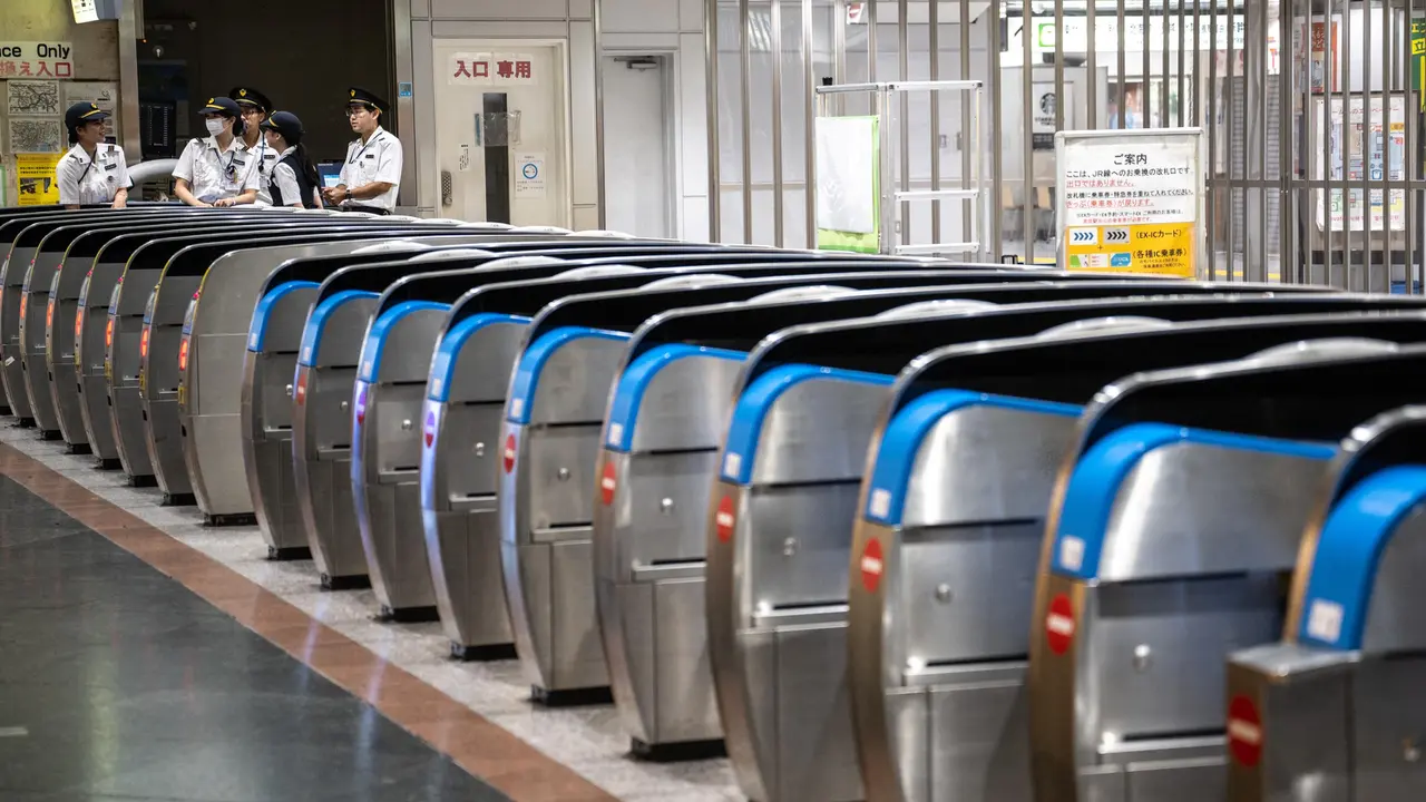 Diterjang Badai Shanshan, Layanan Kereta Cepat Shinkansen Ditangguhkan
