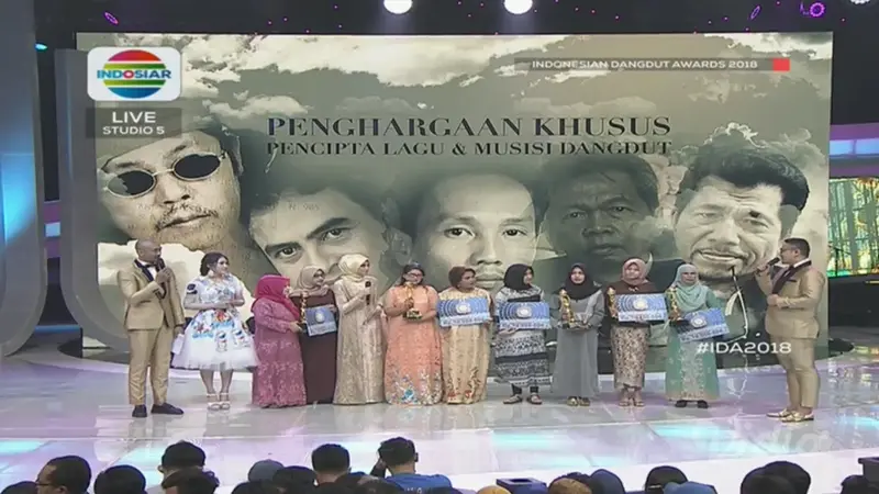 Penghargaan Khusus di Indonesian Dangdut Awards 2018