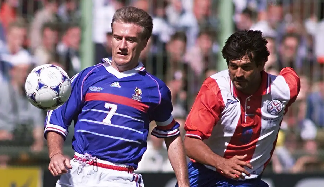 Tahun 2001, Deschamps memutuskan untuk pensiun dan menjadi pelatih Monaco. Ia membawa Monaco memenangi gelar Piala Liga pada 2003 dan menembus final Liga Champions pada 2004. (AFP/Gabriel Bouys)