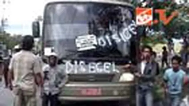 Empat Bus di Donggala Disegel Pengunjuk Rasa
