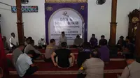 Suporter Persita Salat Gaib untuk Ratusan Korban Tragedi Kanjuruhan Malang