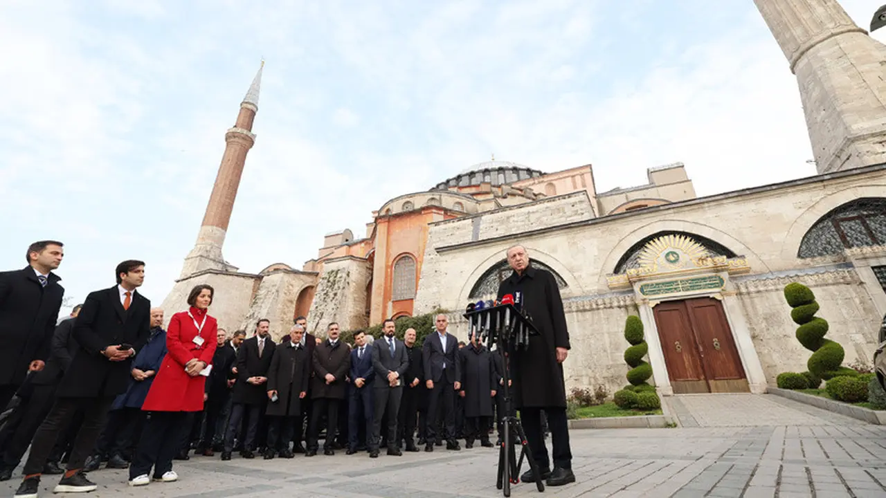Presiden Turki Recep Tayyip Erdogan merayakan Lebaran Idul Fitri 2023 di hari Jumat 21 April 2023.