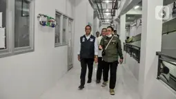 Gubernur DKI Jakarta Anies Baswesan meninjau unit saat meresmikan Kampung Susun Bayam, Tanjung Priok, Jakarta Utara, Rabu (12/10/2022). Kampung Susun Bayam terdiri atas tiga tower yang memiliki 135 unit, tiga unit khusus disabilitas, fasilitas ruang terbuka, dan lapangan sepak bola mini. (merdeka.com/Iqbal S. Nugroho)