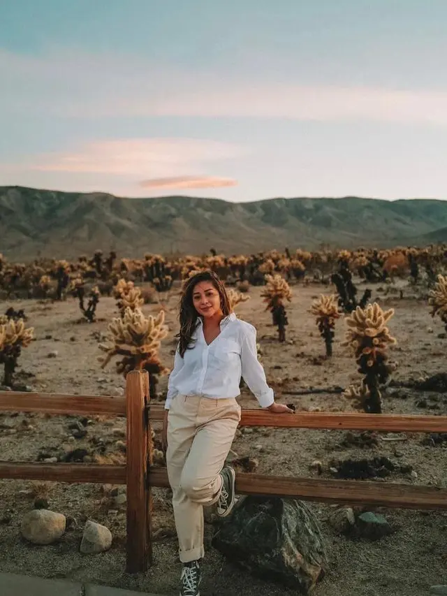 10 Gaya Kasual Nikita Willy Jalan-jalan di California, Tetap Stylish Sambil Momong Baby Izz