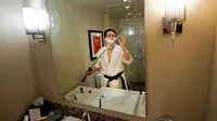 “Close Shave” / Ken Stouffer, Martial Artist (sumber. Lostateminor.com)