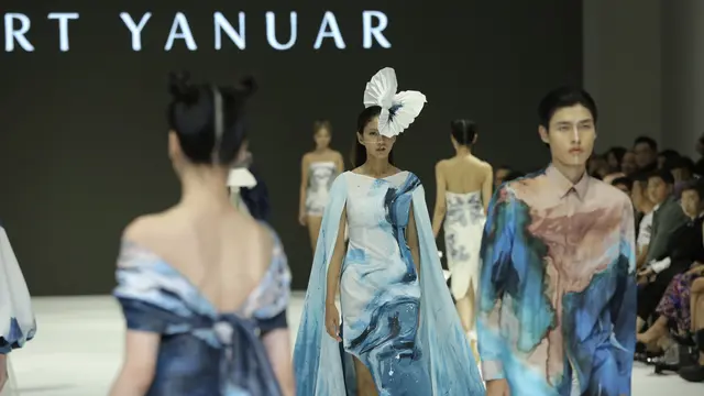 Presentasi Magis Aroma Parfum Mahal dari Albert Yanuar, Lisa Ju, dan Didiet Maulana di Jakarta Fashion Week 2024