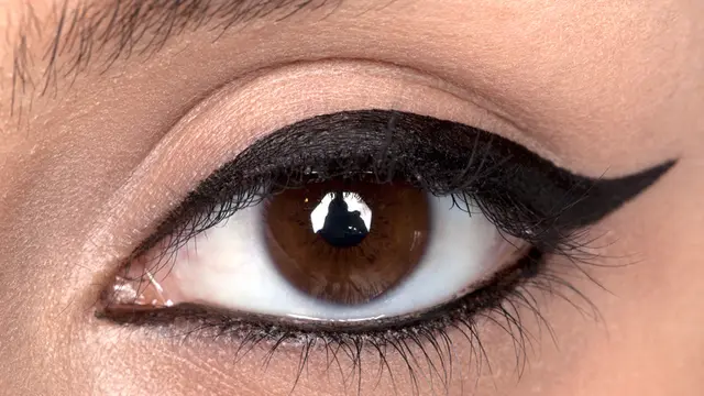Wajib Kantongi Make-Up Ini Di Tas