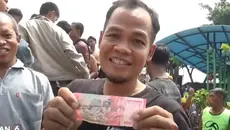 Hujan Uang Gegerkan Warga Klaten, Ada yang Dapat Rp 100 Ribu