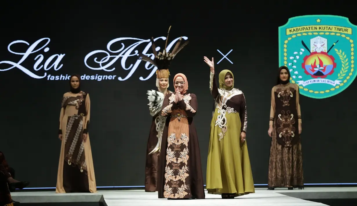 Koleksi Busana Lia Afif di IFW 2022 (Bambang E Ros/Fimela.com)