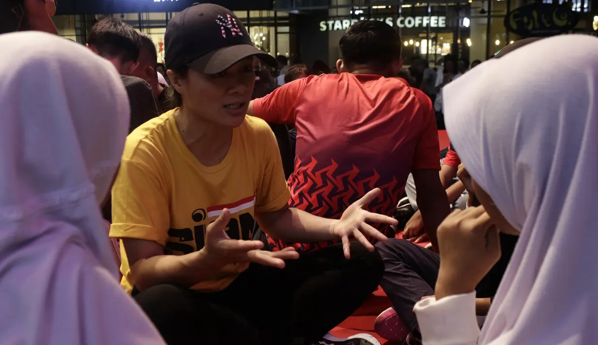 Petarung One Championship, Priscilla Hertati Lumban Gaol, saat acara meets and greet ONE Championship dan Timnas Indonesia di Gandaria City Mall, Jakarta, Sabtu (25/1). ONE Championship dan PSSI bersinergi untuk pengembangan atlet di Tanah Air. (Bola.com/Yoppy Renato)