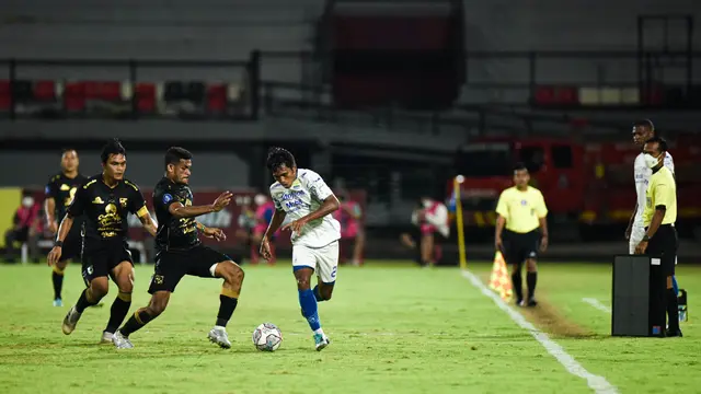 Foto: Ditahan Imbang Persebaya, Persib Bandung Terancam Gagal Juara BRI Liga 1 Musim Ini
