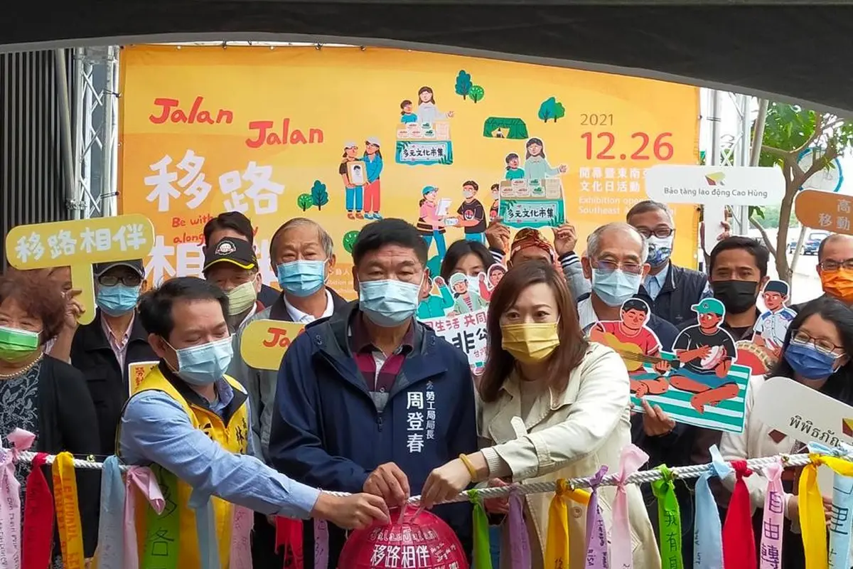 Pameran kali ini merupakan sebuah kolaborasi dari berbagai organisasi NGO yang berbasis di selatan Taiwan, khususnya Kaohsiung dan Pintung, yang peduli dengan kehidupan para pekerja migran asal Asia Tenggara (Radio Taiwan International)