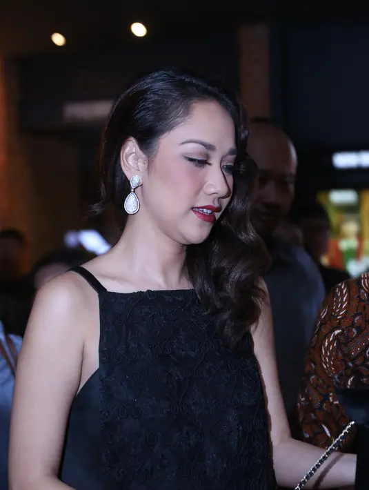 "Karena aku sama Reza bersahabat dekat, untuk chemistry itu sebenarnya mirip sama keseharian Reza. Reza sebenarnya kayak Bossman. Galak gitu," kata BCL. (Nurwahyunan/Bintang.com)