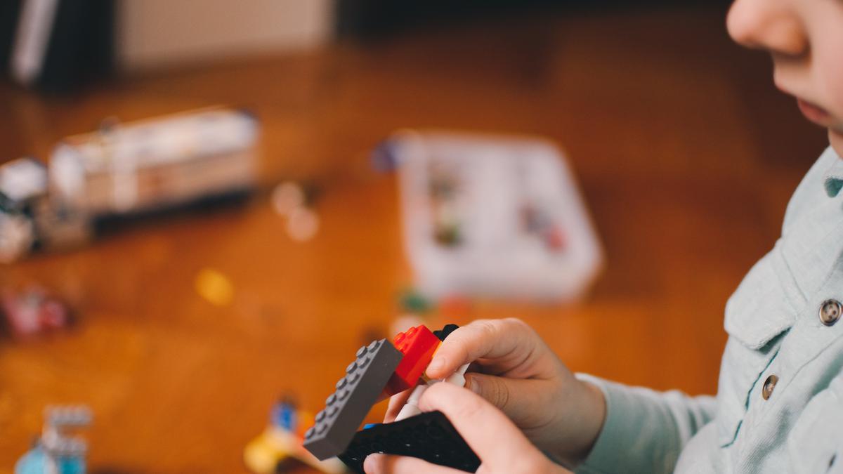 Otoritatif VS Gentle Parenting: Mana yang Terbaik untuk Si Generasi Alpa?