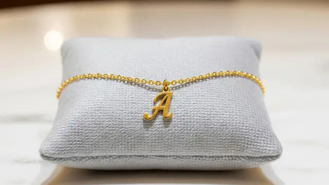 7 Model Gelang Emas 24K 1 Gram Hadiah Custom Inisial, Elegan dan Personal