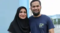 Penampilan Teuku Wisnu Saat Kerja Bakti Membangun Masjid