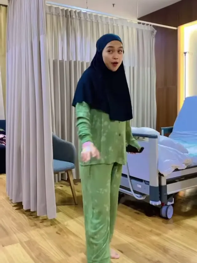 Tingkah Lincah Ria Ricis Pasca Melahirkan