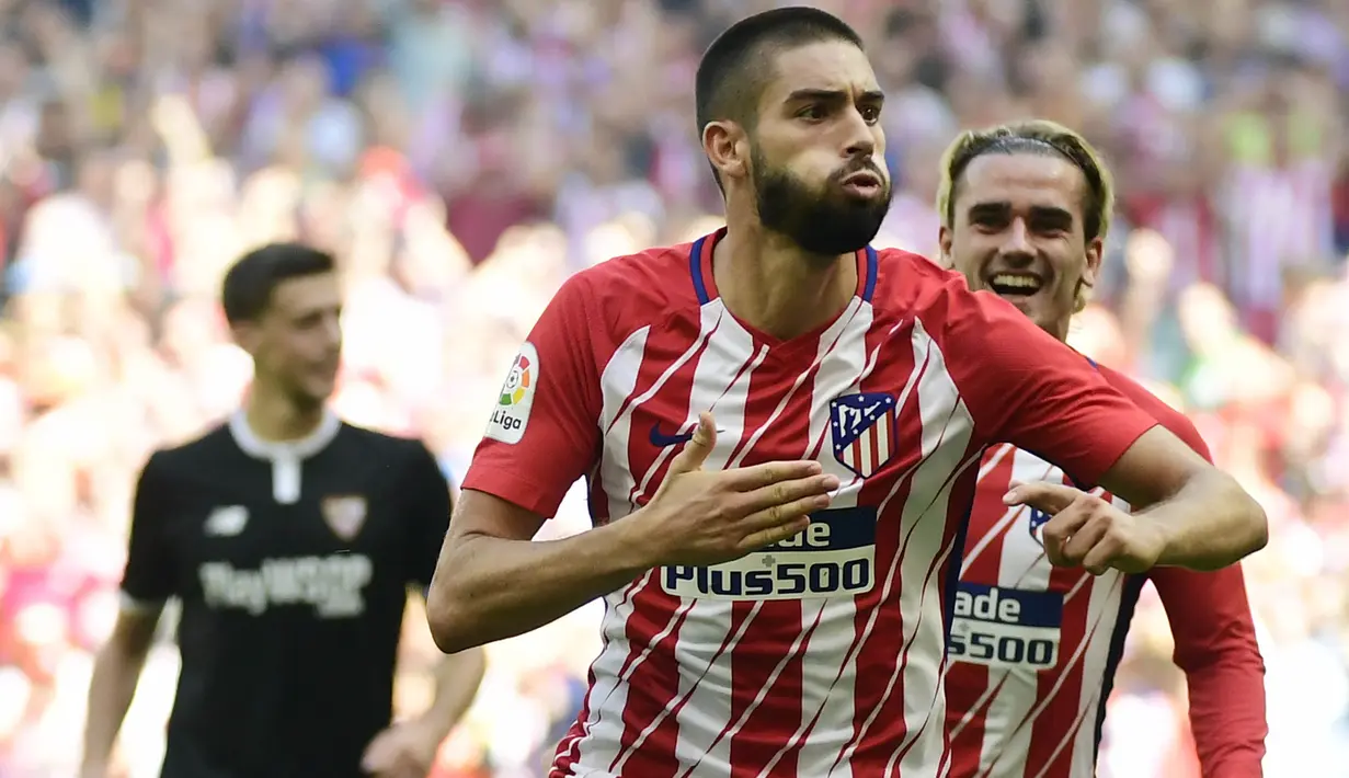 Gelandang Atletico Madrid, Carrasco, melakukan selebrasi usai mencetak gol ke gawang Sevilla pada laga La Liga Spanyol di Stadion Wanda Metropolitano, Sabtu (23/9/2017). Atletico Madrid menang 2-0 atas Sevilla. (AFP/Pierre-Philippe Marcou)