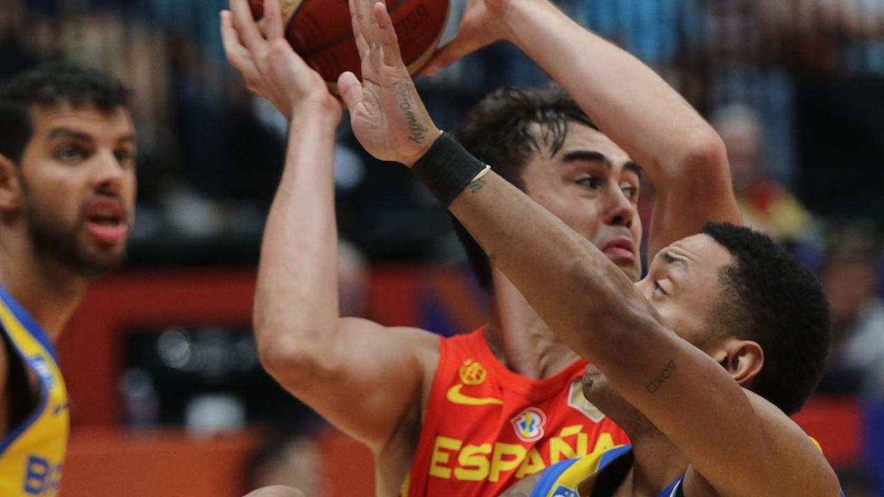Timnas basket Spanyol berhasil lepas dari tekanan Brazil dan lolos pada babak penyisihan Grup G untuk melanjutkan putaran kedua fase grup usai menang 96-78 pada penyisihan Grup G FIBA World Cup 2023 di Indonesia Arena, Gelora Bung Karno, Jakarta, Senin (
