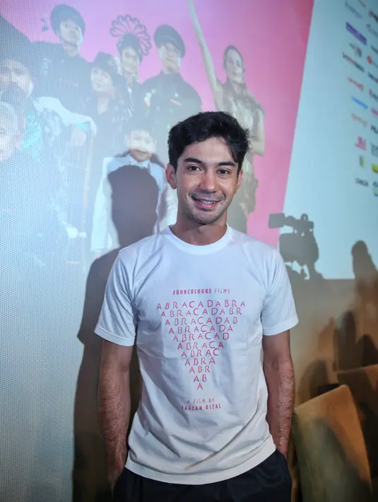 Film 'Abracadabra', Reza Rahadian saat ditemui di XXI Plaza Indonesia, Jakarta Pusat, Rabu (8/1/2020). (Adrian Putra/Fimela.com)
